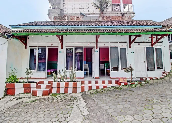 SPOT ON 92791 4 Saudara Hotel Semarang