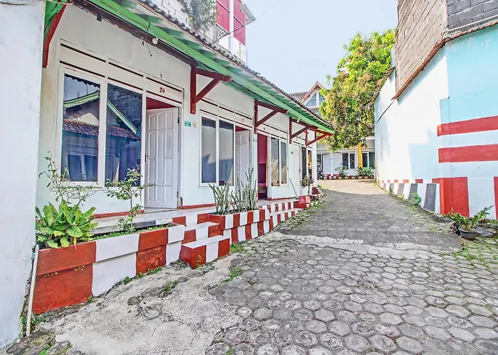 SPOT ON 92791 4 Saudara Hotel Semarang